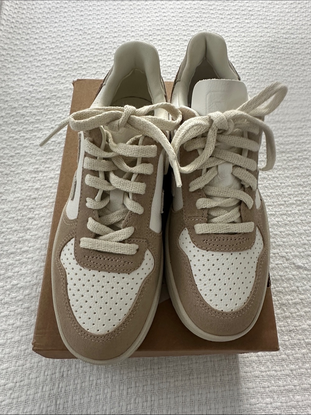 BNWT Veja Low-Top Suede and Leather Sneakers in Cream and White
